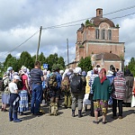  Крестный ход к месту бывшего Покровского монастыря близ д. Зубари 