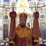 В Успенском кафедральном соборе совершили Литургию с Пасхальным крестным ходом
