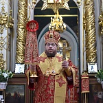 В Успенском кафедральном соборе совершили Литургию с Пасхальным крестным ходом