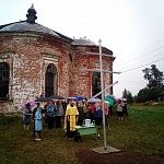 В селе Шешурга Тужинского района установлен поклонный крест
