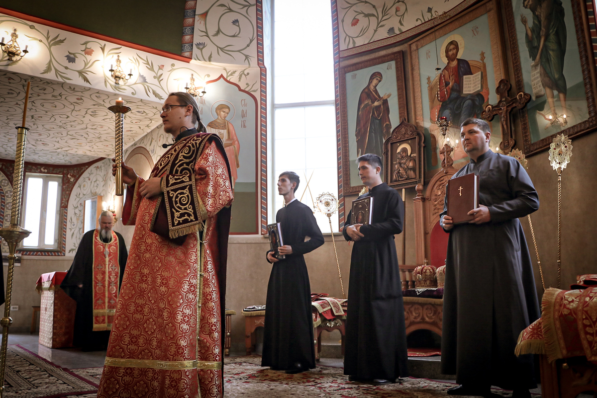 Воскресенский оренбург. Епископ Феодор Алатырский. Воскресная служба в церкви. Епископ Савватий Бишкекский.