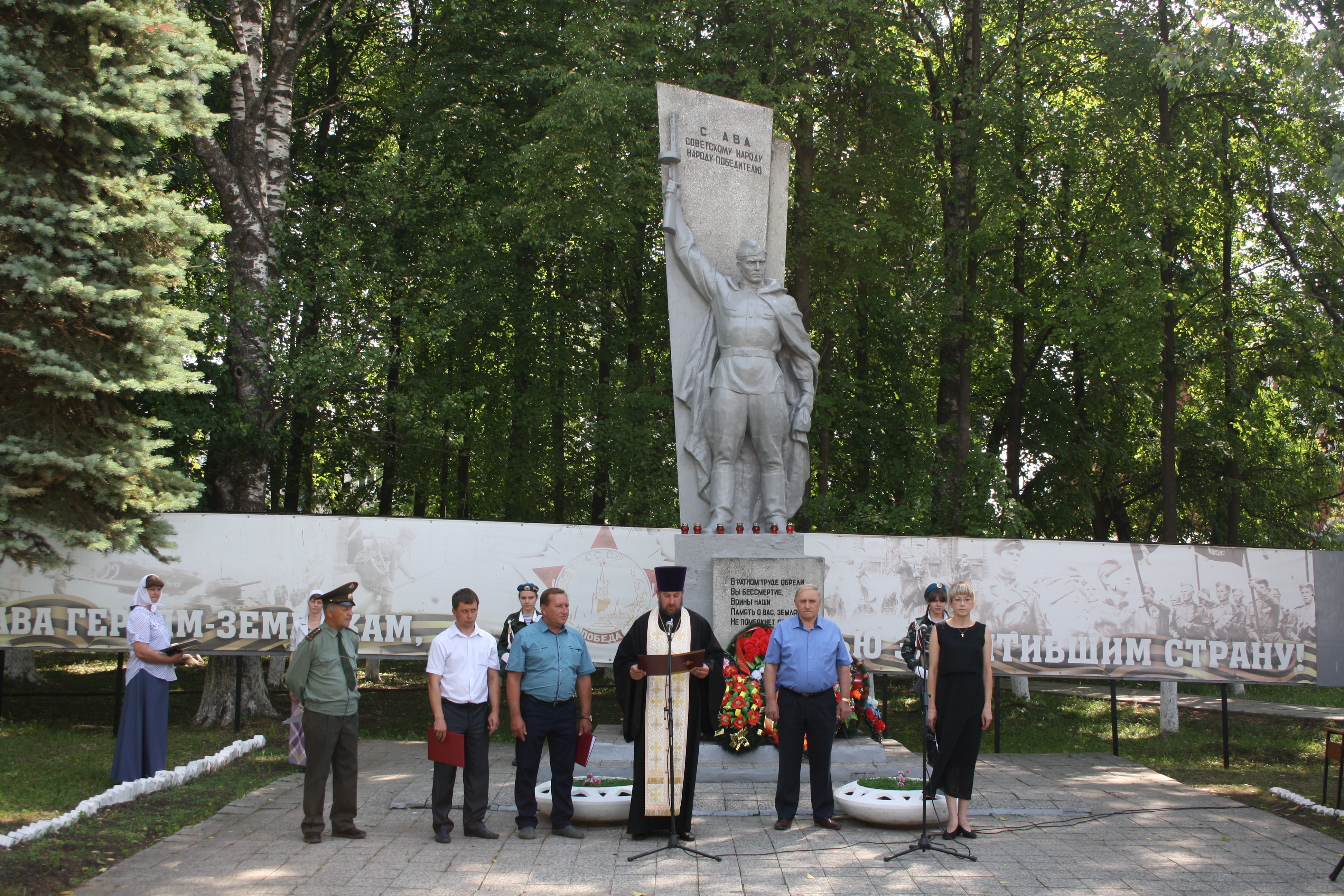 Погода п кировский. Бессмертный полк Арбаж. Памятники Арбаж Кировская область.