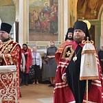 В Фомино воскресенье епископ Паисий совершил Литургию в Успенском кафедральном соборе