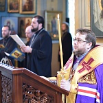 В Успенском кафедральном соборе совершили молебен с акафистом Иисусу Сладчайшему