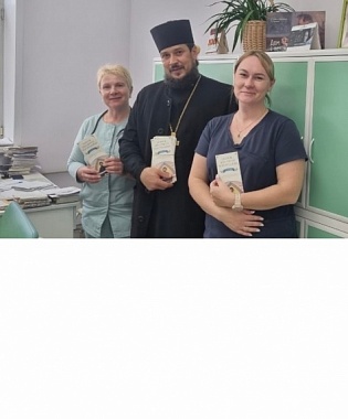 Священник поздравил сотрудников учреждений Кикнура с праздником Покрова Божией Матери