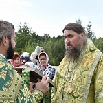 Литургию в день памяти преподобного Леонида Устьнедумского в храме д. Озера впервые возглавили два архиерея 