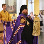 В Троицком соборе Яранска прошли богослужения Недели 13-й по Пятидесятнице