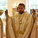 Епископ Паисий совершил Литургию в день памяти праведного Иоанна Кронштадтского