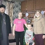 Приход Тихвинского храма поселка Санчурск поздравил многодетные и малообеспеченные семьи с Рождеством Христовым