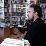 В приходской библиотеке города Котельнича состоялась очередная встреча священника с читателями