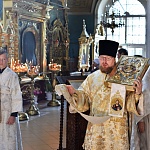 В Неделю Отцев I Вселенского Собора архипастырь совершил Литургию в Успенском кафедральном соборе