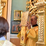 Епископ Паисий возглавил молебное пение с акафистом Иисусу Сладчайшему в Успенском кафедральном соборе   