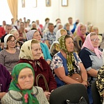 В Яранске почтили память святых жен-мироносиц и поздравили православных женщин