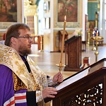 Епископ Паисий возглавил молебное пение с акафистом Иисусу Сладчайшему в Успенском кафедральном соборе   