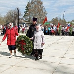 На приходе храма Тихвинской иконы Божией Матери почтили память участников и жертв Великой Отечественной войны