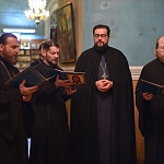 Верующие Яранска помолились перед древней святыней Успенского кафедрального собора