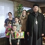 Приход Тихвинского храма поселка Санчурск поздравил многодетные и малообеспеченные семьи с Рождеством Христовым