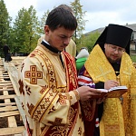 Закладка памятного камня в основание алтаря храма Архистратига Михаила в с. Михайловское