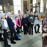 Школьники с экскурсией посетили Сретенский храм п. Арбаж
