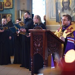 В Успенском кафедральном соборе совершили воскресный молебен с акафистом Спасителю