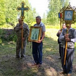 Из п. Тужа состоялся крестный ход к месту сгоревшего храма в честь прп. Серафима Саровского д. Соболи