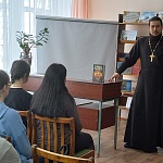 В Кикнуре состоялась встреча священника со школьниками, посвященная теме «Детские сказки как ключ к Евангелию»