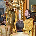В Успенском кафедральном соборе совершили молебен с акафистом перед древней святыней