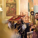 В Успенском кафедральном соборе совершили торжественное всенощное бдение с чином Воздвижения Креста Господня