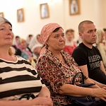 В Яранске почтили память святых жен-мироносиц и поздравили православных женщин