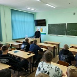 Священник поговорил со студентами Котельничского техникума о человеке, технологиях и информационной культуре
