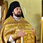 В Неделю всех святых глава епархии совершил Литургию на Архиерейском подворье г. Яранска