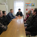 В посёлке Даровской прошла встреча бывших заключённых со священником